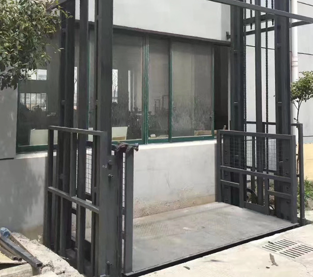 修水导轨式施工升降机助力民生工程提速增效